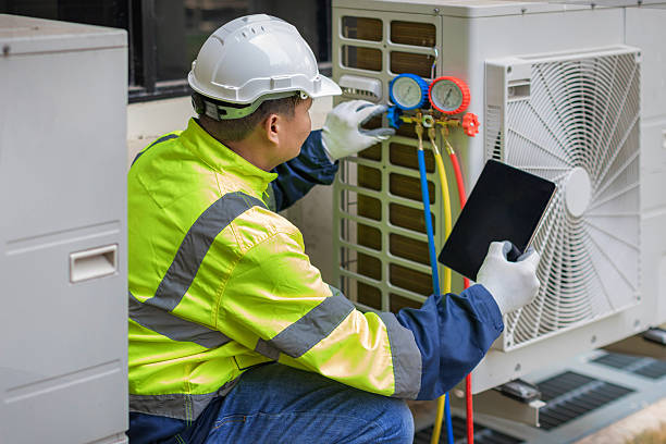 Professional Hvac technician working in Shorter, AL
